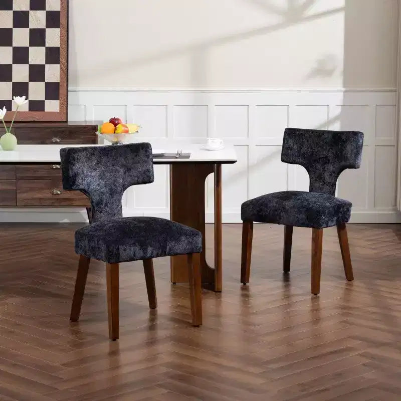 Set di 2 sedie da pranzo in ciniglia, struttura in legno massello e borchie in ottone