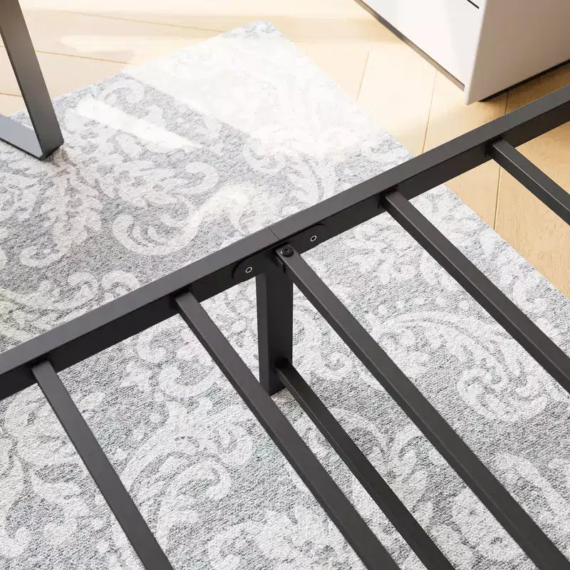 Struttura letto a piattaforma in metallo una piazza con testiera e pediera, contenitore sottostrato, senza base a molle