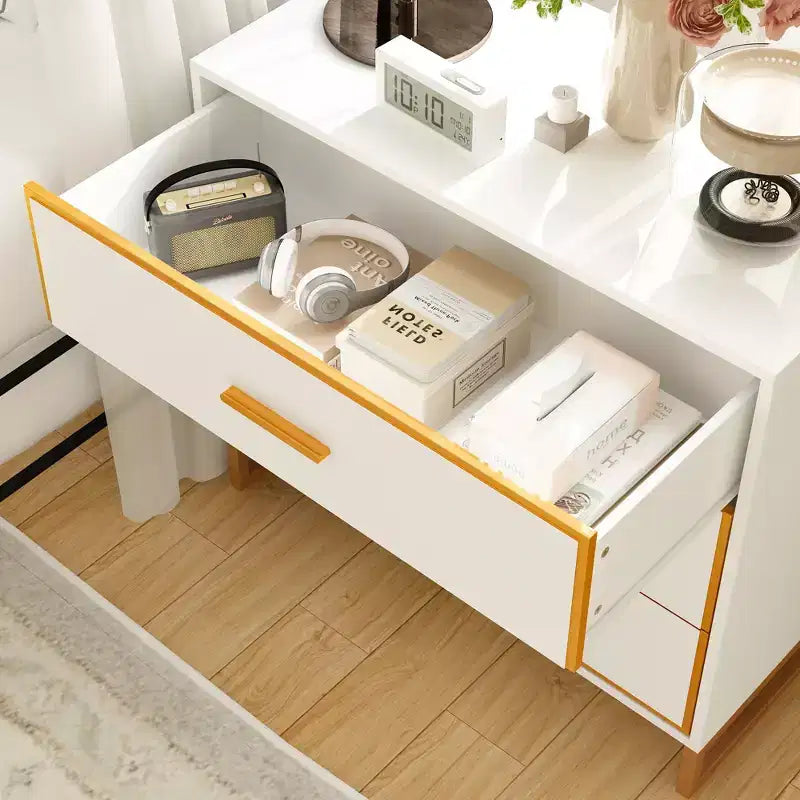 Comodino moderno nero e oro, telaio aperto in metallo, comodino con 3 cassetti, 80 cm (lunghezza) x 40 cm (larghezza)