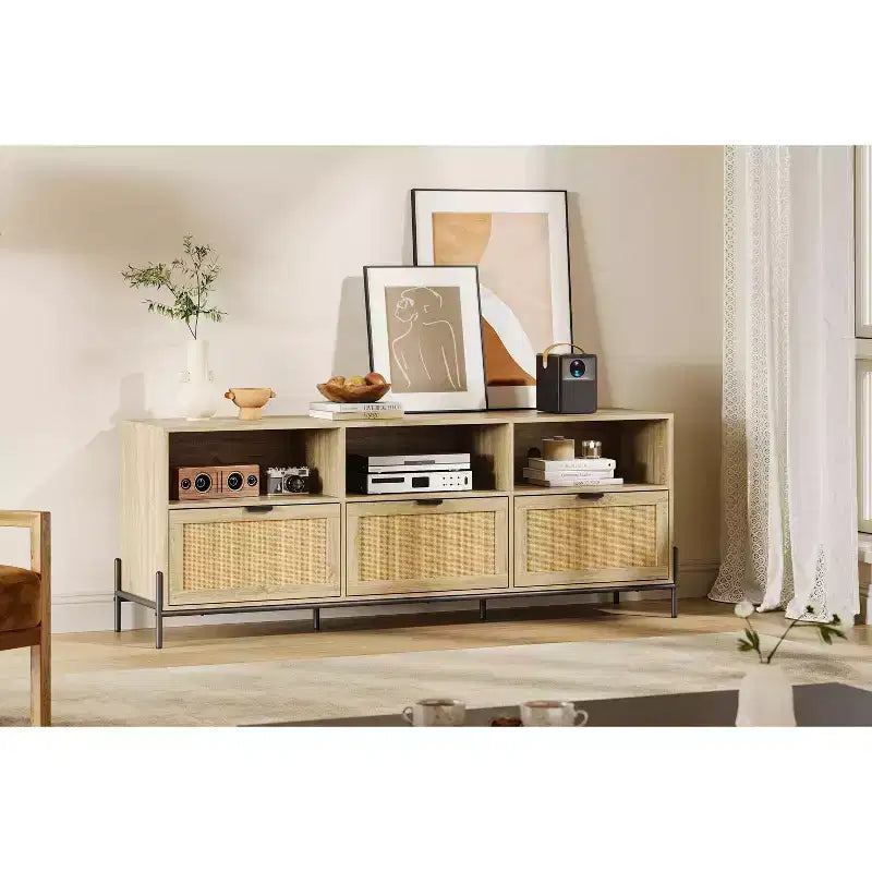 Mobile Porta TV in Rattan Moderno per 75", Consolle Multimediale in Legno con 3 Cassetti e Ripiani Aperti, Naturale